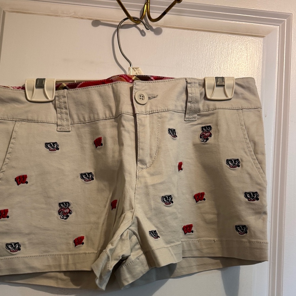 Women's Khaki Embroidered Shorts Wisconsin Badgers